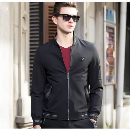 秋季新风尚 立领纯色夹克，解锁青年男士的型格穿搭